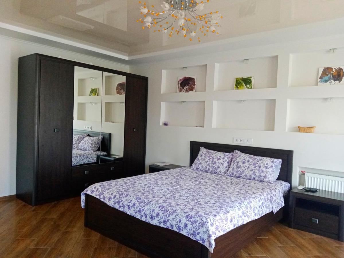 1-Room Studio Center Черкассы Экстерьер фото