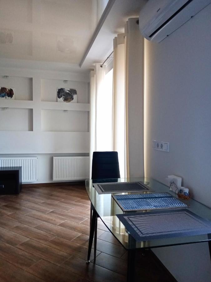 1-Room Studio Center Черкассы Экстерьер фото