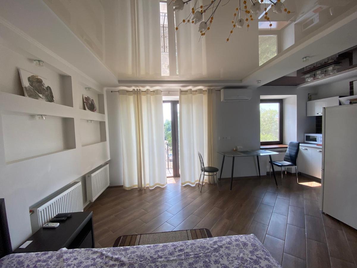 1-Room Studio Center Черкассы Экстерьер фото