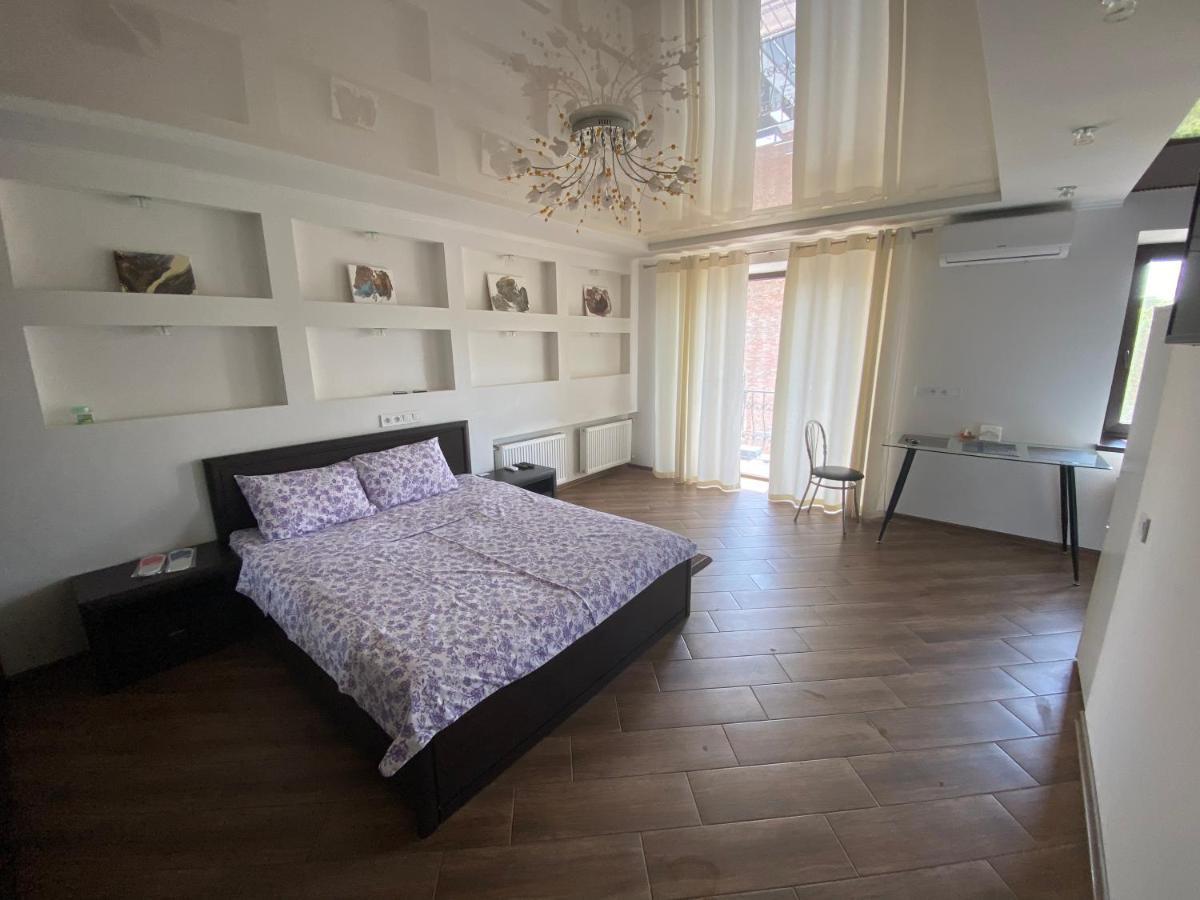 1-Room Studio Center Черкассы Экстерьер фото